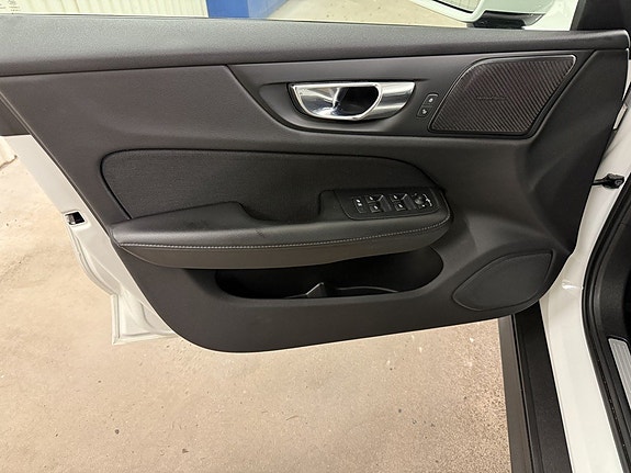 Volvo V60 Cross Country 13 of 26