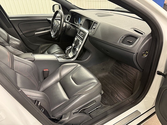 Volvo V60 16 of 29