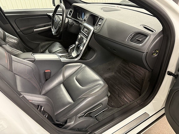 Volvo V60 13 of 29