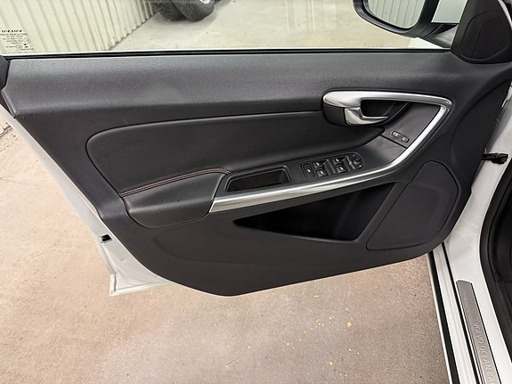 Volvo V60 17 of 29