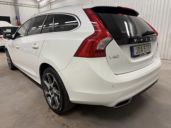 Volvo V60 2 of 29
