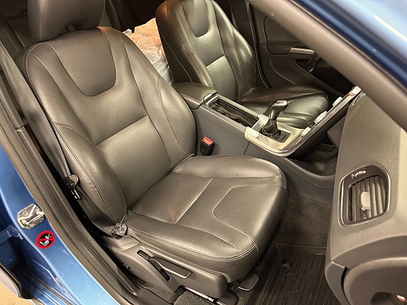 Volvo V60 11 of 26