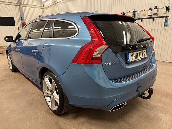 Volvo V60 2 of 26