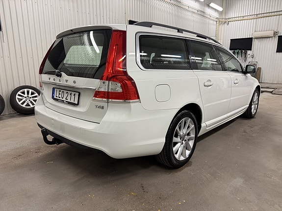 Volvo V70 4 of 26