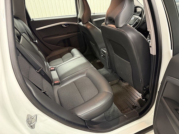 Volvo V70 12 of 26