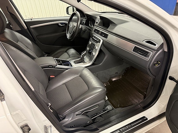 Volvo V70 13 of 26