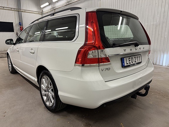 Volvo V70 2 of 26