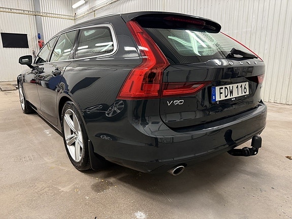 Volvo V90 2 of 27