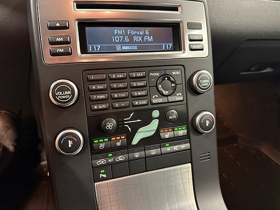 Volvo XC70 16 of 23