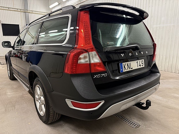 Volvo XC70 2 of 23