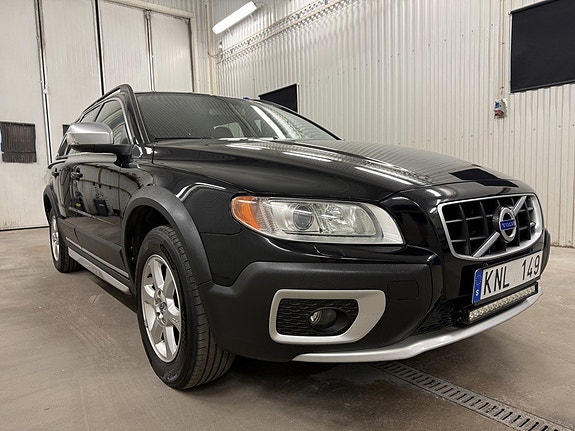 Volvo XC70 3 of 23