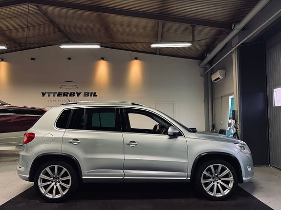 Volkswagen Tiguan R-LINE Panorama 2.0 TSI 4-Motion Nyregg! 2 of 12