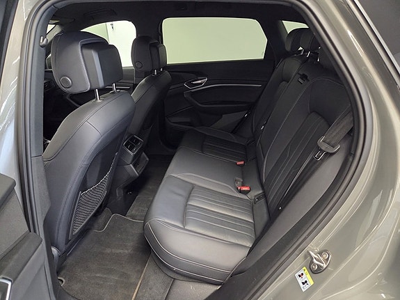 Audi Q8 6 of 8