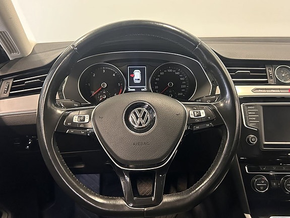 Volkswagen Passat 13 of 20