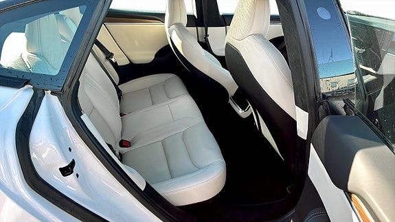 Tesla Model S 5 of 9