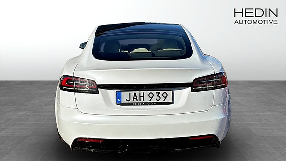 Tesla Model S 7 of 9