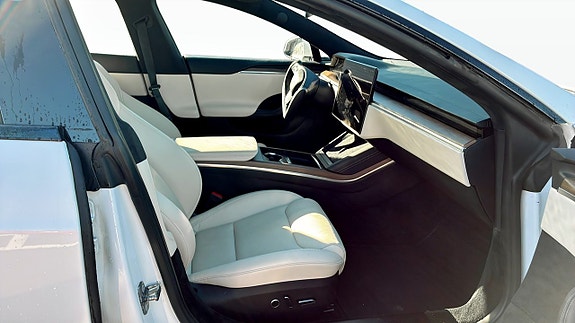 Tesla Model S 3 of 9