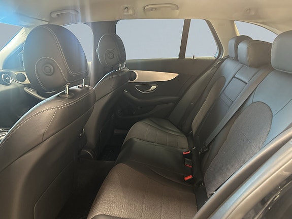 Mercedes-Benz C200 13 of 19