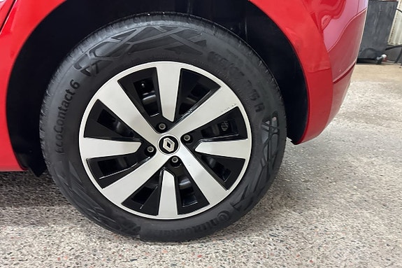 Renault Clio 10 of 15