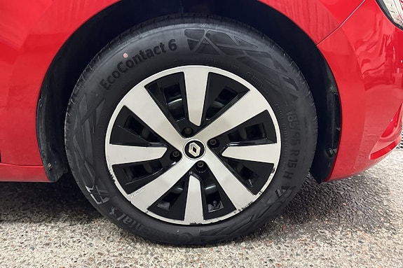 Renault Clio 12 of 15
