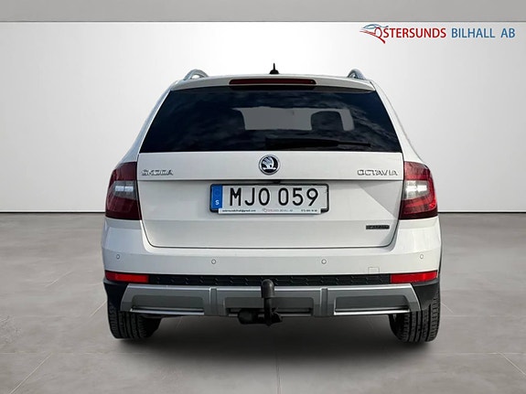 Skoda Octavia Scout 5 of 14