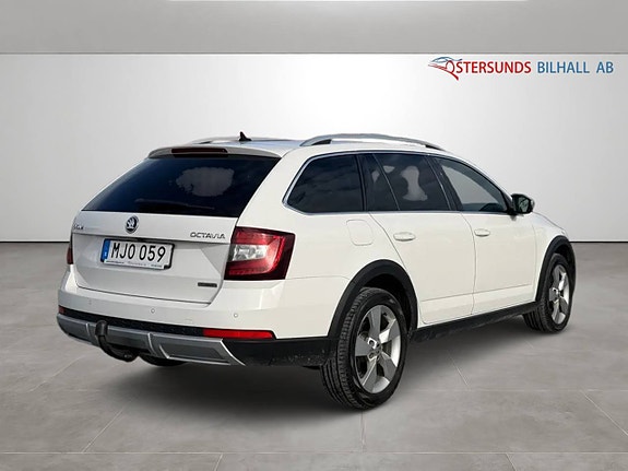 Skoda Octavia Scout 8 of 14