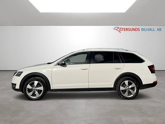 Skoda Octavia Scout 4 of 14