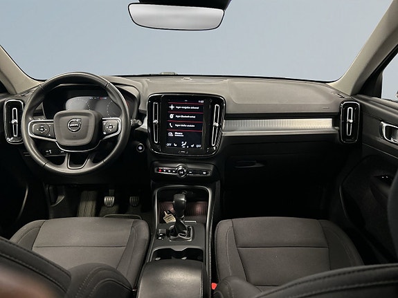 Volvo XC40 8 of 19