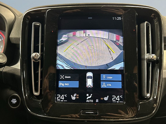 Volvo XC40 15 of 19