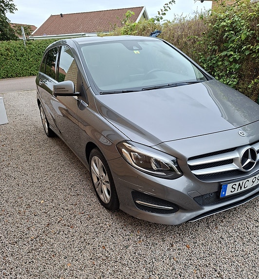 Mercedes-Benz B200 d 3 of 10
