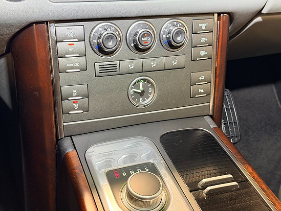 Land Rover Range Rover 26 of 30