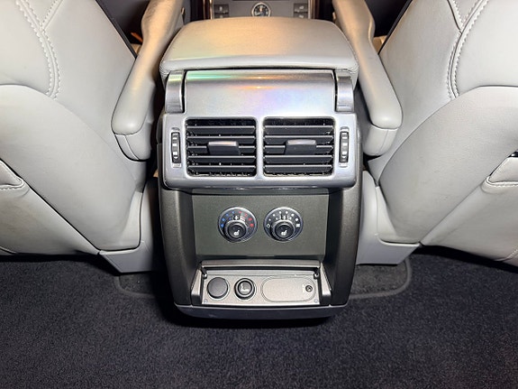 Land Rover Range Rover 30 of 30