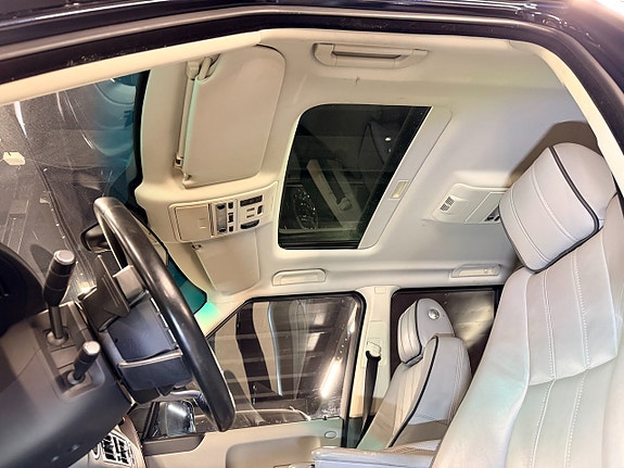 Land Rover Range Rover 12 of 30