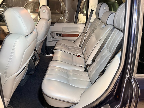 Land Rover Range Rover 29 of 30