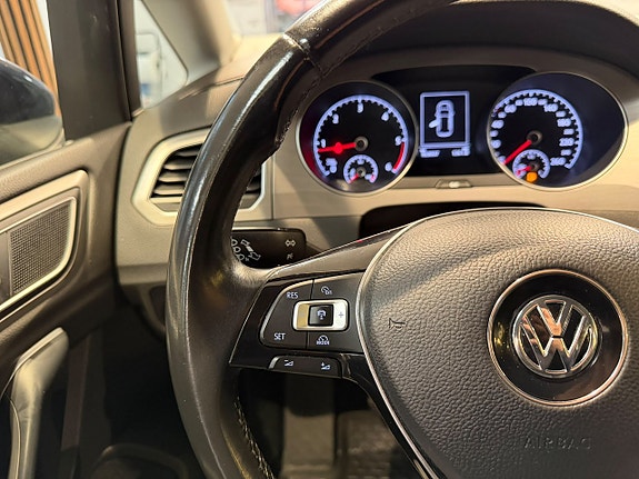 Volkswagen Golf Sportsvan 12 of 29