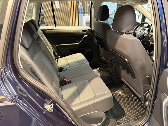 Volkswagen Golf Sportsvan 22 of 29