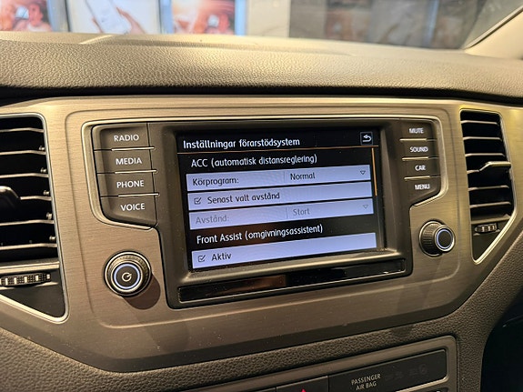 Volkswagen Golf Sportsvan 17 of 29