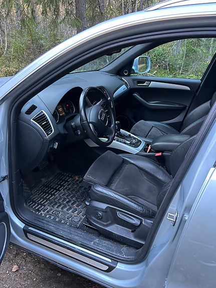 Audi Q5 2 of 9