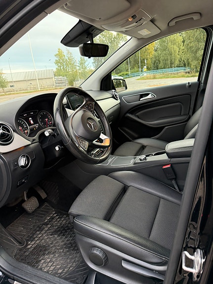Mercedes-Benz B180 9 of 15