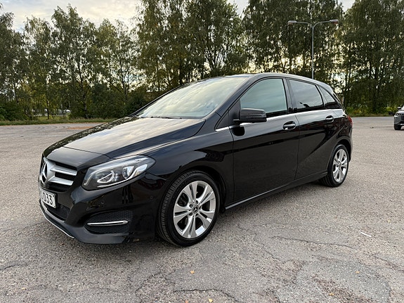 Mercedes-Benz B180 2 of 15