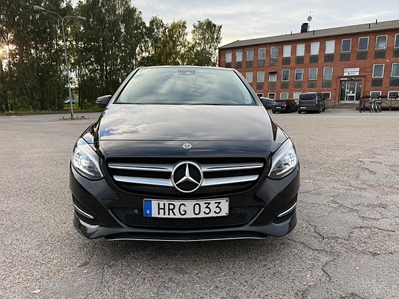 Mercedes-Benz B180 3 of 15
