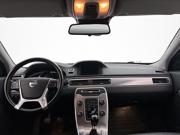 Volvo V70 13 of 28