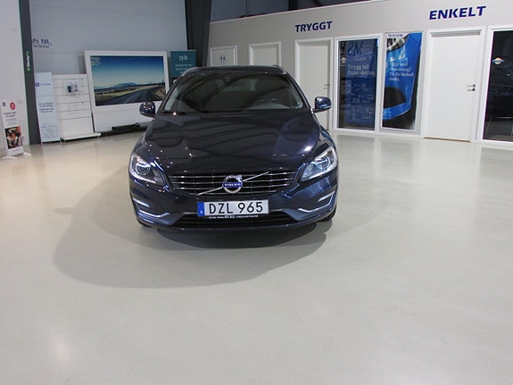 Volvo V60 2 of 19