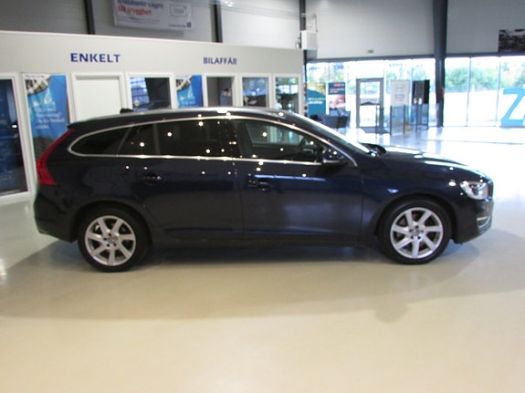Volvo V60 4 of 19