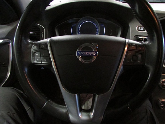 Volvo V60 13 of 19