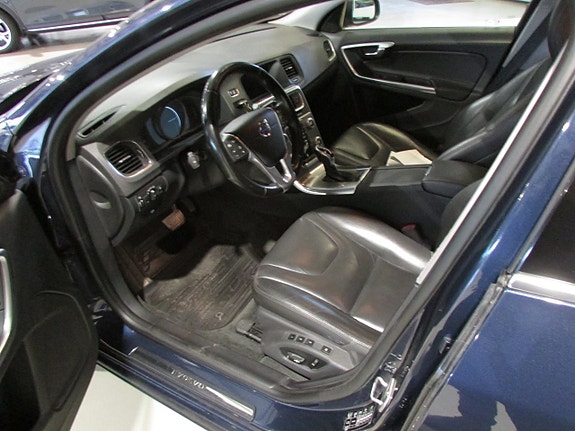 Volvo V60 9 of 19
