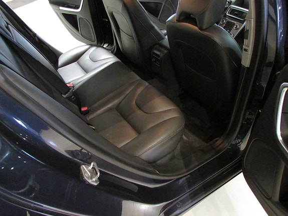 Volvo V60 12 of 19