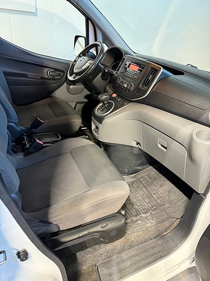 Nissan e-NV200 11 of 13