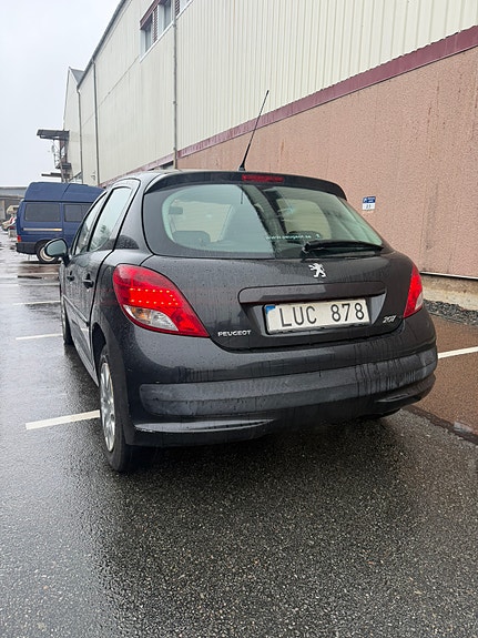 Peugeot 207 4 of 14