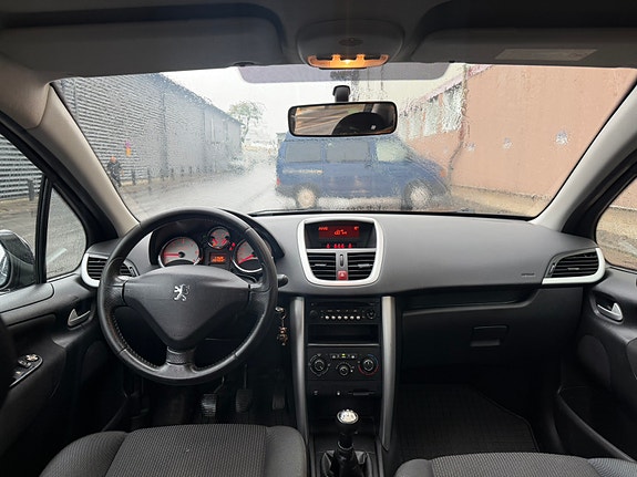 Peugeot 207 9 of 14